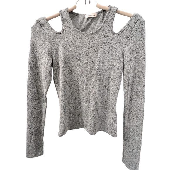 Silence + Noise Cutout Shoulder Long Sleeve Top - Picture 2 of 2